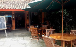 Warung Scooter Cafe, Tempat Nongkrong Nyaman pas Untuk Kantong