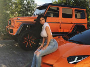 Si Seksi Kylie Jenner Pamer Mercedes-Benz G550