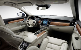 Perbaiki Kualitas Interior, Tesla Gaet Suksesor Volvo
