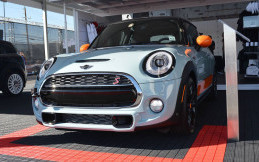 MINI Hadirkan Kembali Warna Ice Blue di SEMA 2017
