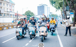 Keseruan Komunitas Vespa Populerkan Budaya Batik Indonesia