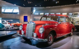 75 Tahun Mercedes-Benz 300, Simbol Kemewahan dan Prestise Dunia
