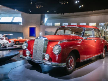 75 Tahun Mercedes-Benz 300, Simbol Kemewahan dan Prestise Dunia