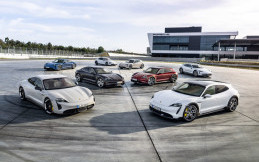 Pemilik Porsche Taycan Dipersilakan Update Software Terbaru Secara Gratis