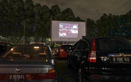 Angkat Tema Horor, Nonton Film dari Mobil di Drive-in Senja Sembari Ditemani Hantu