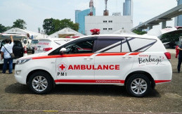 Perangi Covid-19, Toyota Donasikan 5 Ambulance dan Ratusan Ribu APD