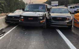 GMC Acadia, Savana dan Ford Mustang Rebutan Jalur