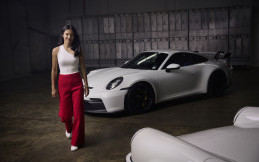 Atlet Tenis Emma Raducanu Resmi jadi Brand Ambassador Porsche
