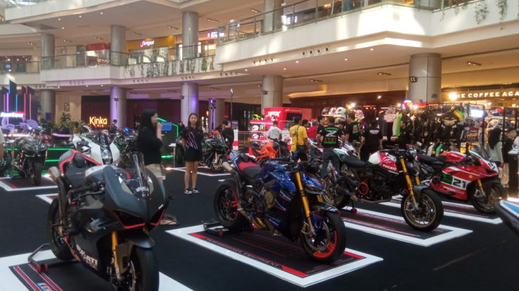 Komunitas Day Night Crew Pajang Moge Keren di Mall Jakarta Utara