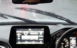 Cuaca Hujan Saat Mudik, Lebih Baik Pakai OIi Encer atau Oli Kental?