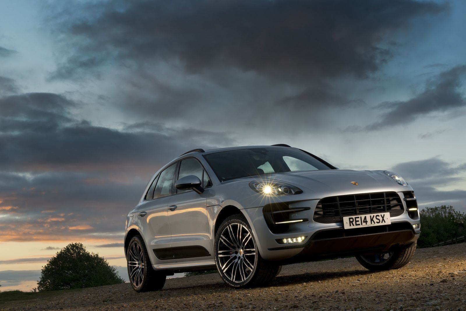 Porsche Tarik 60 Ribu Unit Macan dan Cayenne karena Masalah Ini