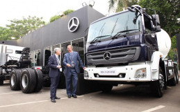 Rambah Segmen On-Road, Mercedes-Benz Indonesia Launching Lima Truk Tipe HDT 