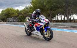 Honda CBR1000RR-R Fireblade 2022, Hadir Dengan Livery 30th Anniversary
