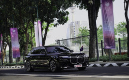 BMW i7 xDrive60 Gran Lusso Dukung KTT ASEAN 2023