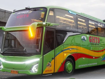 Gendong Sasis Mercedes-Benz OH 1836, Ini Wujud Bus Baru PO GHTS Racikan Karoseri Adiputro