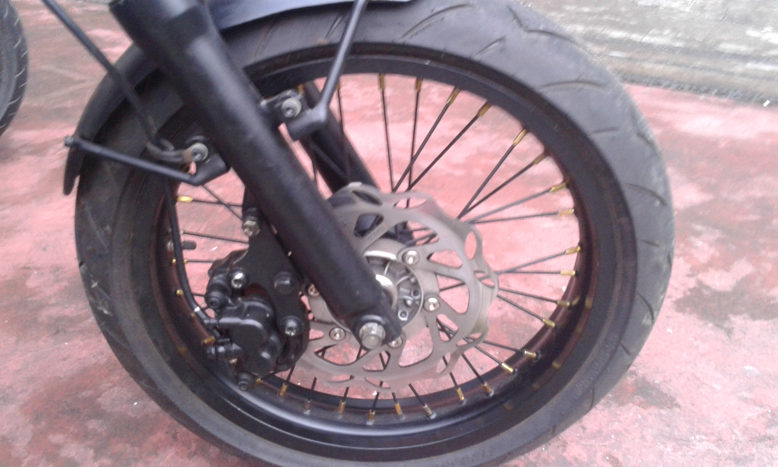 Ban dan Pelek Berpengaruh Dengan Kenyamanan Bermotor