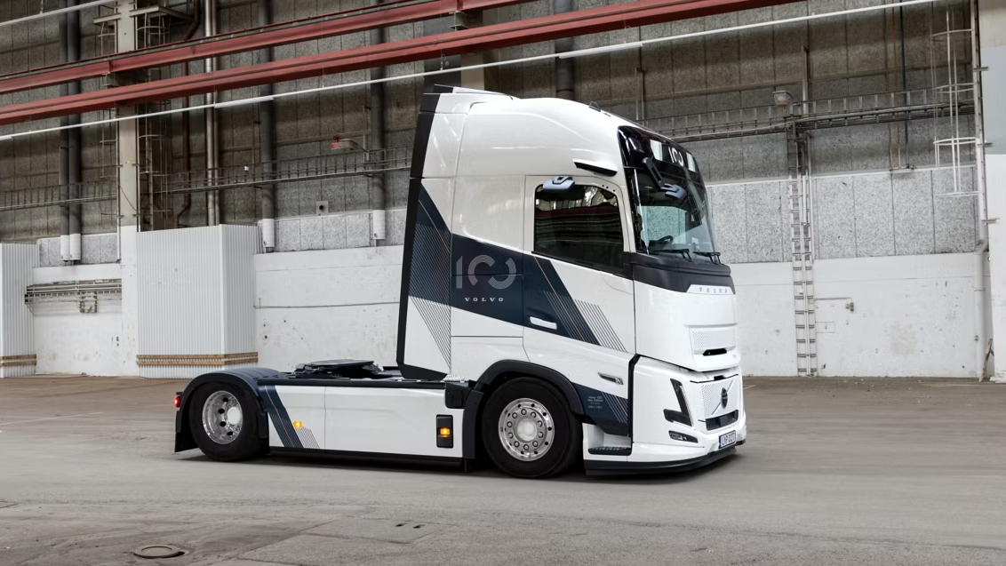 Truk Volvo FH Edisi 100 Tahun Siap Menggebrak Pasar Heavy-Duty Global