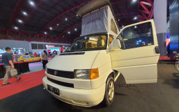 VW Transporter Camper Van Tuksedo Studio Aplikasikan Desain Kapal
