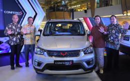 Wuling Cortez CT dan Confero S ACT Mengaspal di Kota Bandung