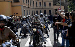 Parade Moto Guzzi Siap Gemuruhkan Jalan Mandello del Lario Akhir Pekan Ini