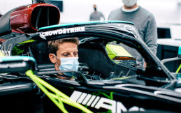 Mercedes Wujudkan Impian Romain Grosjean Kendarai Mobil F1 Terakhir Kali