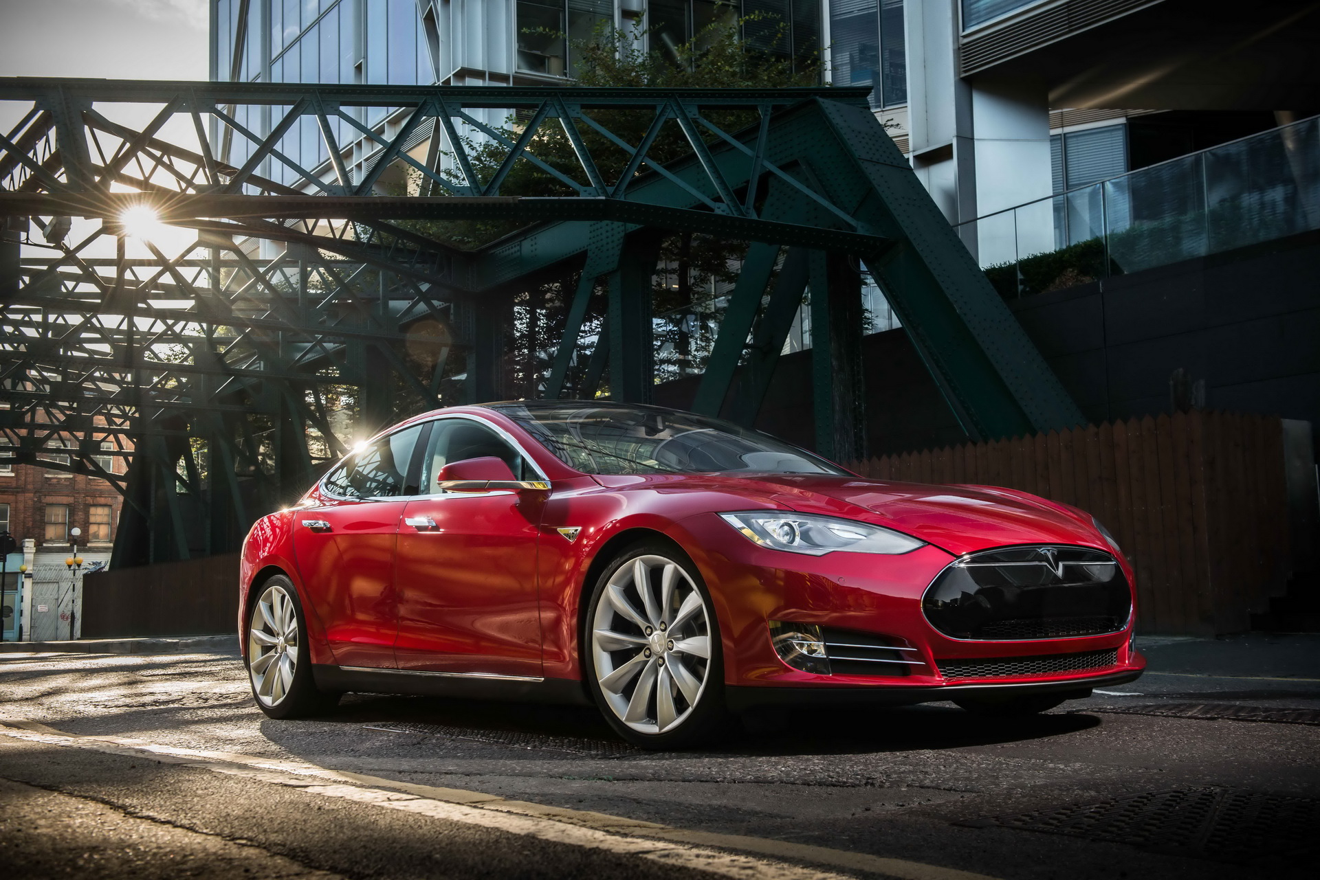 Roda Kemudi Bermasalah, Tesla Tarik Model S