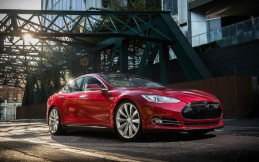 Roda Kemudi Bermasalah, Tesla Tarik Model S