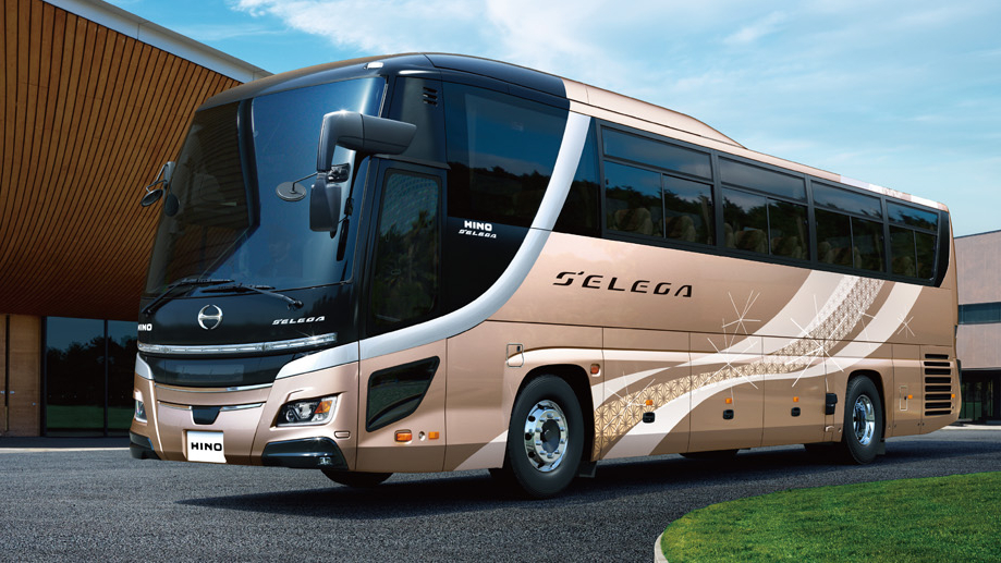 Bus Baru Hino Ini Adopsi Transmisi ZF TraXon 2, Bikin Rem Jarang Disentuh?