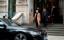 BMW Seri 7 Tampil Memukau di Film Red Sparrow