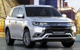 Sejarah Baru, Mitsubishi Outlander PHEV Capai Penjualan 200.000 unit