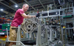 Melawan Arus EV! GM Luncurkan Mesin V8 Generasi Terbaru