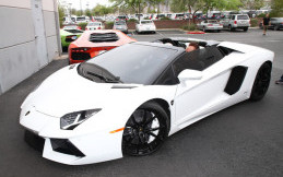 Video Lamborghini Aventador Hantam Taksi yang Tengah Berbelok Arah