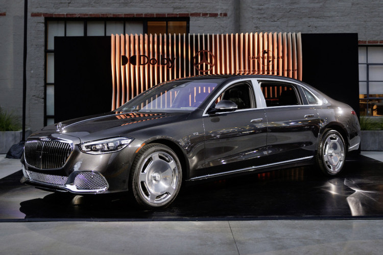 Mercedes-Benz Ubah Kabin Belakang Jadi Lounge dan Studio Musik Mewah Berteknologi Dolby Atmos