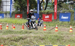 Doyan Touring? Begini Cara Libas Jalan Rusak Pakai Sepeda Motor