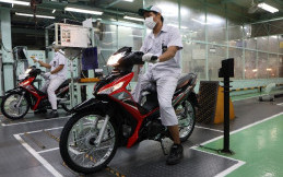 Tampil Lebih Sporty, Honda Berikan Stripe Baru pada Supra X 125 FI