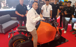 Raffi Ahmad Jadi Pembeli Pertama Motor Listrik Hunter Davinci Seharga Rp750 Juta
