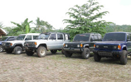 Komunitas Trooper Indonesia (KTI) Main Offroad Sambil Bakti Sosial