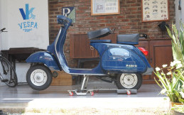 Sempat Tak Dilirik, Vespa P150S Klasik Kini Harganya Setara Mobil, Kok Bisa?