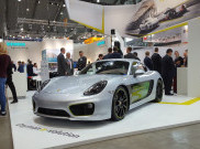 Mobil Listrik Porsche Mejeng di Electric Vehicle Symposium