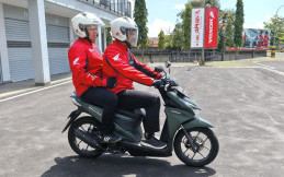 Saat Mudik Boncengan Sepeda Motor? Jangan Pegangan ke Behel Belakang