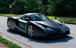 Incaran Kolektor, Ferrari Enzo Warna Hitam Satu-Satunya Dilelang 