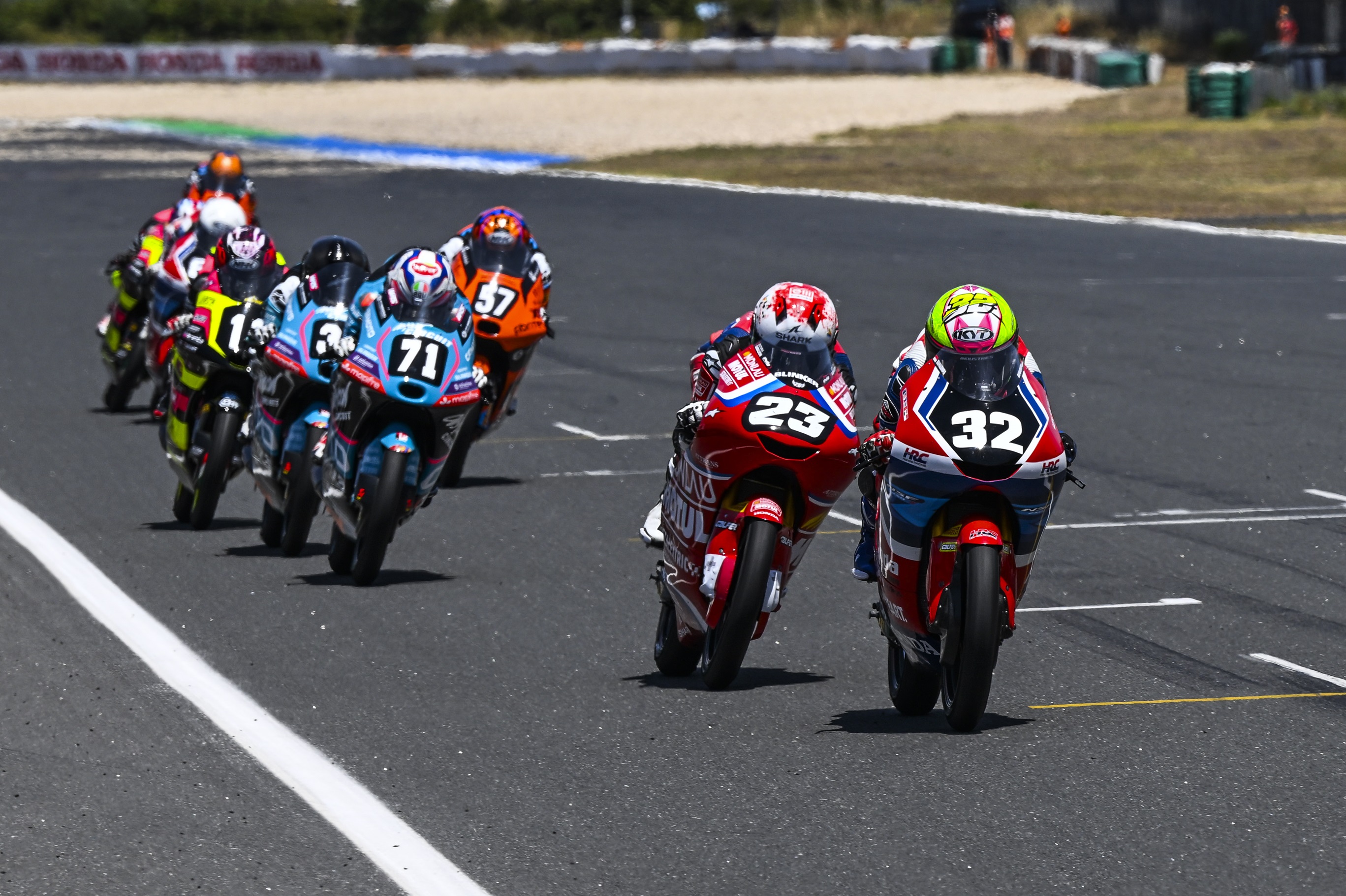 Cara Kiandra Ramadhipa Mengatasi Gugup Sebelum Balapan Moto3 Junior 2026