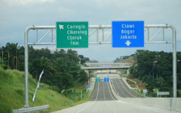 Bahaya! Rombongan Sepeda Masuk Tol Jagorawi