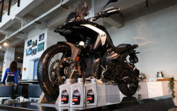 Oli Lokal Khusus Moge BMW Dijual Rp395 Ribuan Per Liter