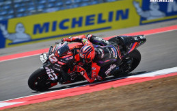 Alasan Maverick Vinales Pakai Kostum Batman di Podium MotoGP Mandalika 2023