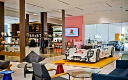 Intip Keunikan Museum Porsche Curvistan Bangkok Thailand