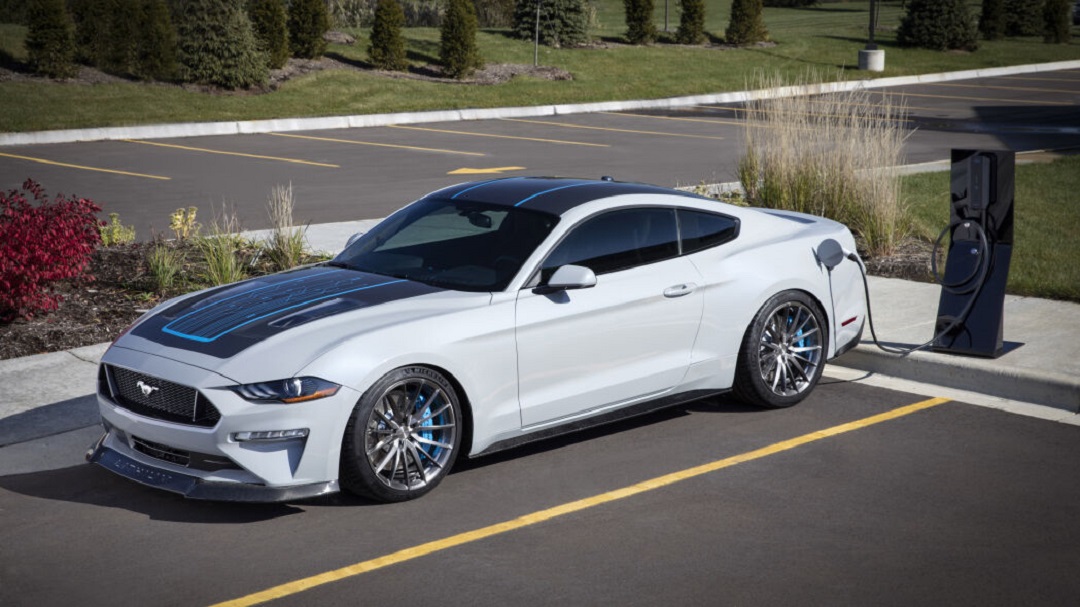Ford Mustang Lithium Bermesin Listrik 