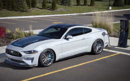 Ford Mustang Lithium Bermesin Listrik 