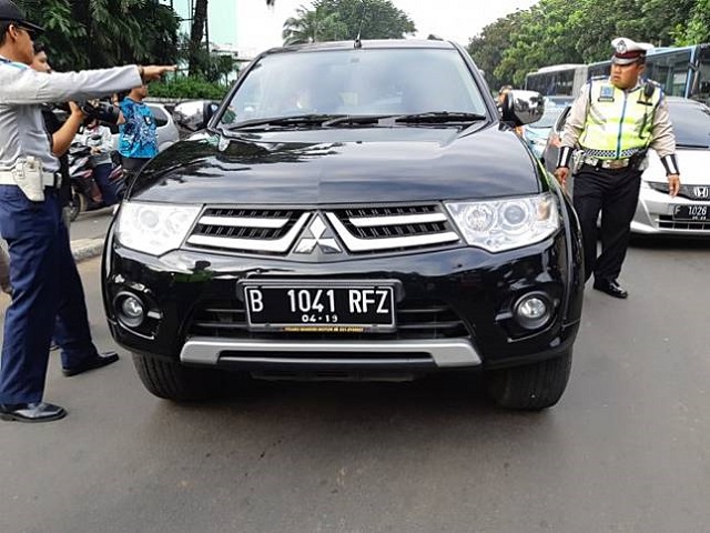 Mobil Pelat RF yang Seenaknya di Jalan Raya akan Ditilang