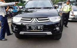 Mobil Pelat RF yang Seenaknya di Jalan Raya akan Ditilang